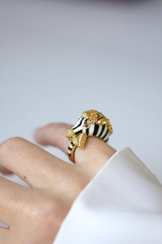 Bague 47 Frascarolo - Bague zèbre en or jaune, émail, rubis et diamants 58 Facettes