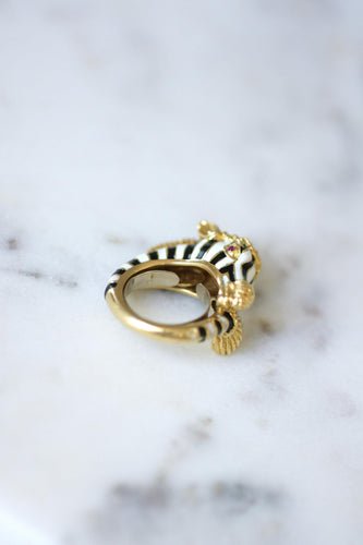 Bague 47 Frascarolo - Bague zèbre en or jaune, émail, rubis et diamants 58 Facettes