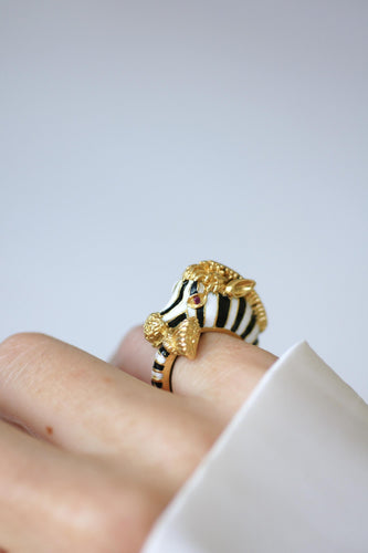 Bague 47 Frascarolo - Bague zèbre en or jaune, émail, rubis et diamants 58 Facettes