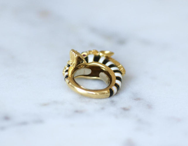 Bague 47 Frascarolo - Bague zèbre en or jaune, émail, rubis et diamants 58 Facettes