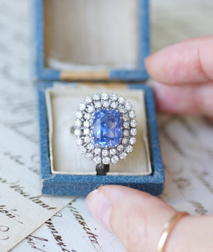 Bague 57 Bague saphir de Ceylan en or blanc et diamants 58 Facettes