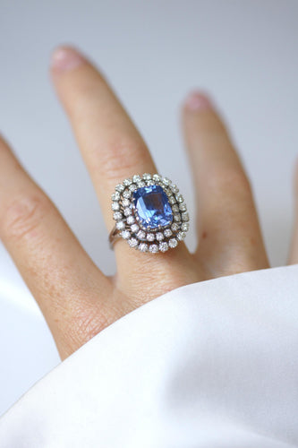 Bague 57 Bague saphir de Ceylan en or blanc et diamants 58 Facettes
