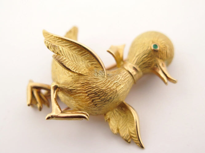 Broche Boucheron - Broche canard en or jaune 18K, émeraude et diamants 58 Facettes 276292
