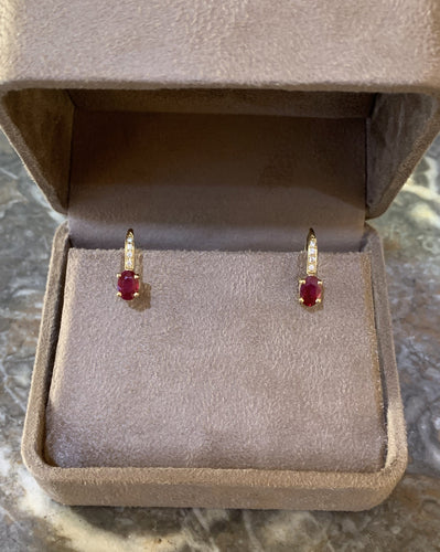 https://cdn.shopify.com/s/files/1/0647/1470/3075/files/Bouclesd_OreillesdeLuxe-Bouclesd_OreillesDormeusesRubisDiamantsOrJaune-JoaillerieParis-LesPierresdeJulie_2_76a6857e-8f62-4cba-9bd5-167475b577b8.jpg?v=1789816692
