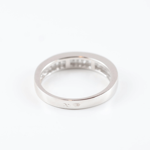 Bague 55 Alliance demi-tour en or blanc et diamants baguette 58 Facettes 131370A