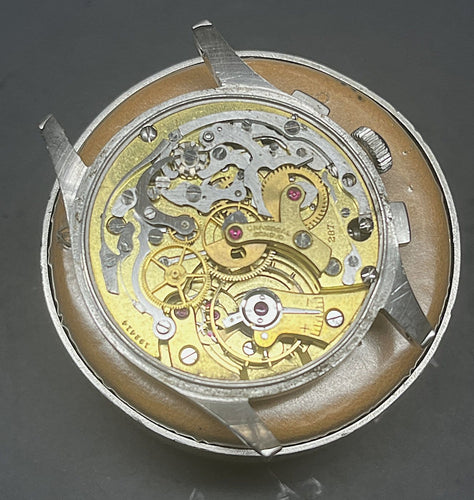 Universal Genève Uni-Compax 1940 Réf. 22551.jpg 34.jpg