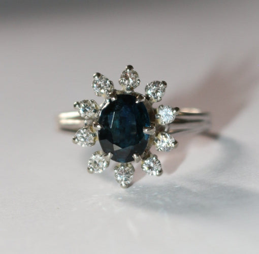 Bague 55 Bague marguerite en or blanc, saphir et diamants 58 Facettes 617