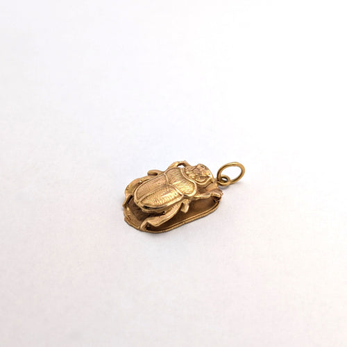 Pendentif Pendentif scarabée égyptien en or jaune 18 carats 58 Facettes 37995