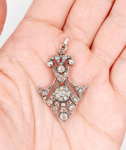 Pendentif Art déco - Pendentif palmette en or blanc et diamants 58 Facettes A07799