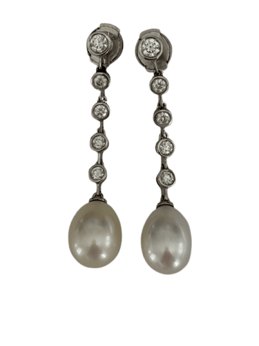 Boucles d'oreilles Boucles d'oreilles pendants en or gris, diamants et perles Akoya 58 Facettes LOT 8102