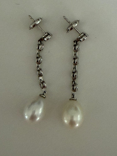 Boucles d'oreilles Boucles d'oreilles pendants en or gris, diamants et perles Akoya 58 Facettes LOT 8102