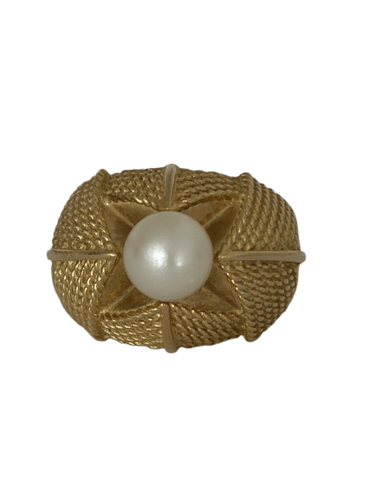 Bague 58 Bague dôme en or jaune et perle Akoya 58 Facettes LOT 8029