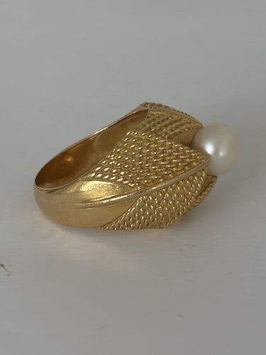 Bague 58 Bague dôme en or jaune et perle Akoya 58 Facettes LOT 8029