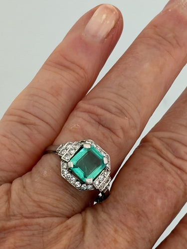 Bague 52 Bague en platine, émeraude naturelle et diamants 58 Facettes LOT 8007