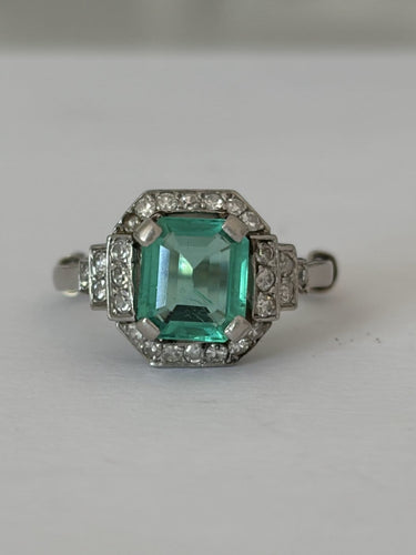 Bague 52 Bague en platine, émeraude naturelle et diamants 58 Facettes LOT 8007