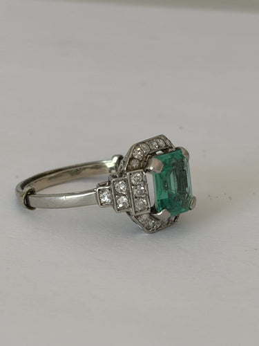 Bague 52 Bague en platine, émeraude naturelle et diamants 58 Facettes LOT 8007
