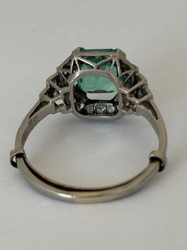 Bague 52 Bague en platine, émeraude naturelle et diamants 58 Facettes LOT 8007