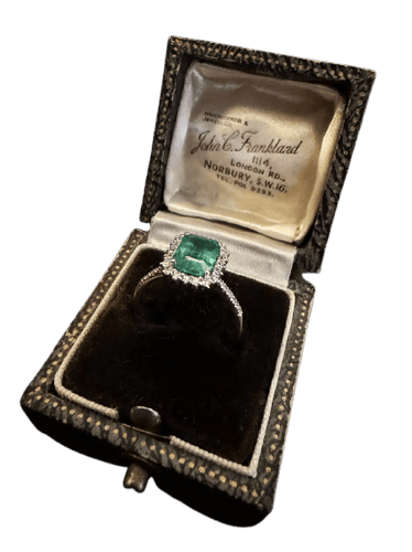Bague 54 Bague en or blanc 18k, émeraude et diamants 58 Facettes AN75