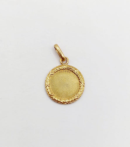 Pendentif Augis - Pendentif médaille d’amour en or 18k 58 Facettes A07820