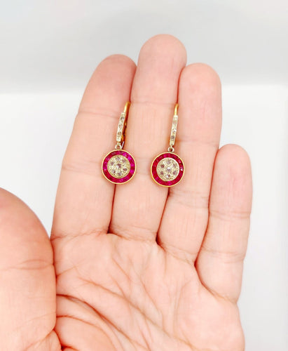 Boucles d'oreilles Dormeuses antiques en or 18k, rubis synthétiques et diamants 58 Facettes A07825