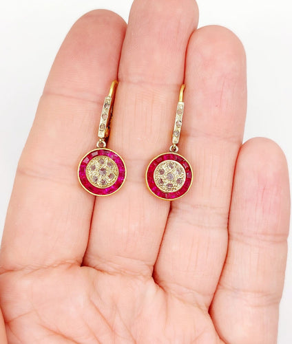 Boucles d'oreilles Dormeuses antiques en or 18k, rubis synthétiques et diamants 58 Facettes A07825