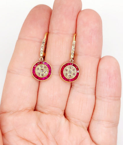 Boucles d'oreilles Dormeuses antiques en or 18k, rubis synthétiques et diamants 58 Facettes A07825