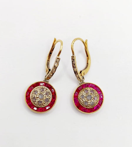 Boucles d'oreilles Dormeuses antiques en or 18k, rubis synthétiques et diamants 58 Facettes A07825