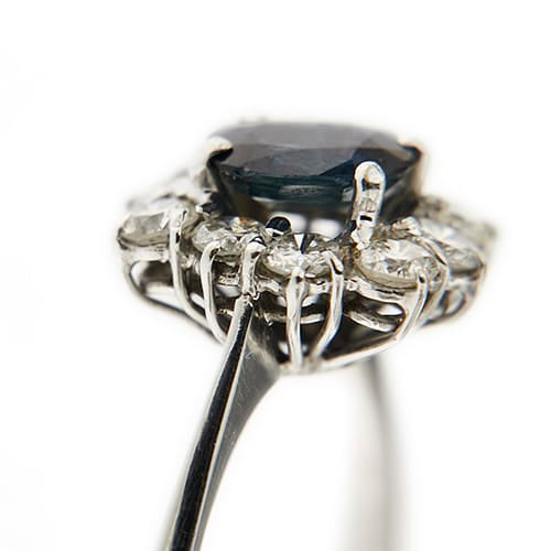 Bague 60 Bague halo en or blanc 18 kt, saphir et diamants 58 Facettes 33202