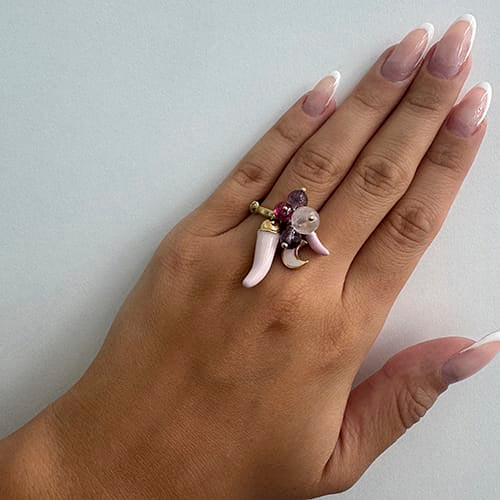 https://ledial.it/app/uploads/2026/09/42473-anello-oro-ciondoli-smalto-luna-cornetto-quarzo-rosa-ametiste-tormalina_51.jpg