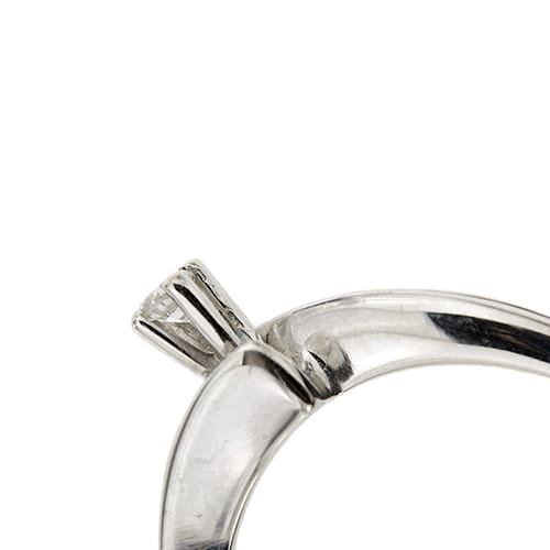 https://ledial.it/app/uploads/2026/09/26507-anello-oro-solitario-contrarie-diamante-brillante_12.jpg