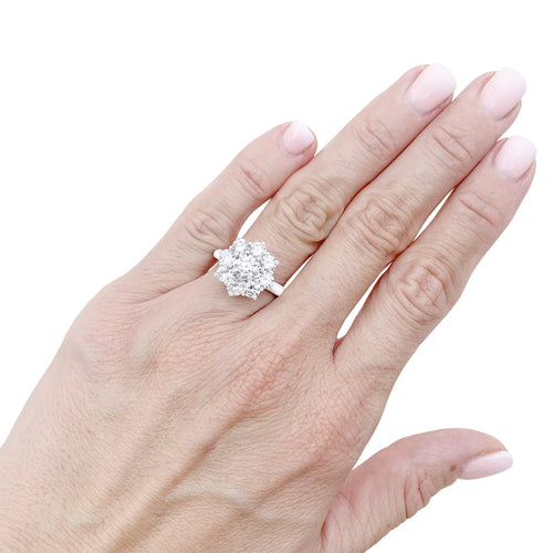 Bague 52 Bague marguerite en or blanc et platine sertie de diamants 58 Facettes 36014