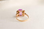 https://cdn.shopify.com/s/files/1/0963/7950/2920/files/bague-de-style-art-deco-en-or-jaune-18-carats-sertie-d-un-saphir-verneuil-synthetique-rose-et-de-diamants-taille-rose-bague-de-fiancailles.jpg?v=1790072188