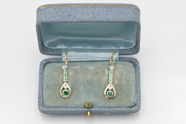 Boucles d'oreilles Boucles d'oreilles pendantes en or jaune, diamants et émeraudes 58 Facettes 13601