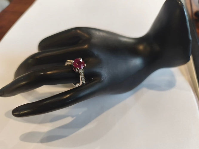 Bague 53 Bague en or blanc, rubis et diamants 58 Facettes 00771