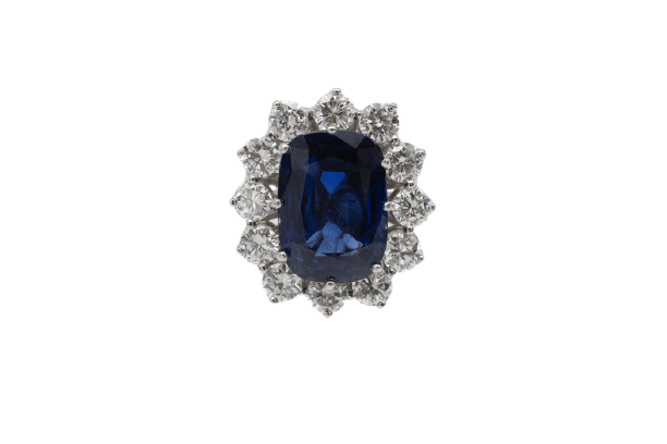 Bague en or blanc, saphir naturel et diamants