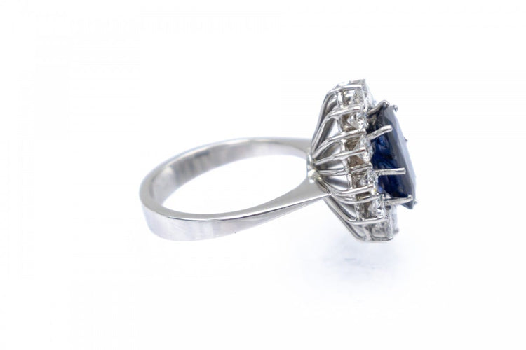 exclusive-white-gold-ring-with-a-sapphire-and-120-ct-diamonds (4).jpg