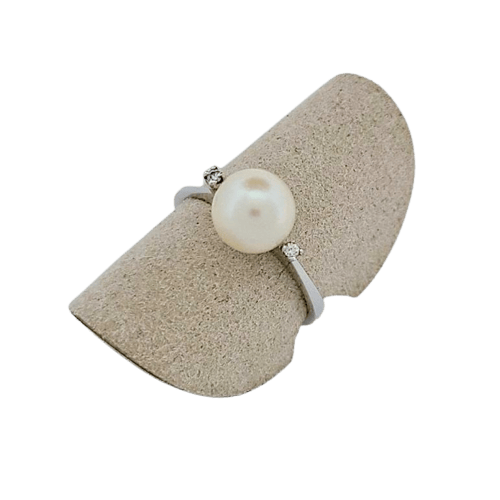Bague en or blanc 18 carats, perle et brillants