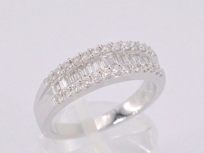 Bague 53 Bague en or blanc 18k avec diamants 58 Facettes 1017