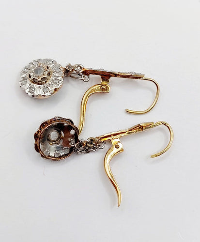 Boucles d'oreilles Dormeuses marguerite anciennes en or 18k, platine et diamants taille rose 58 Facettes A07848