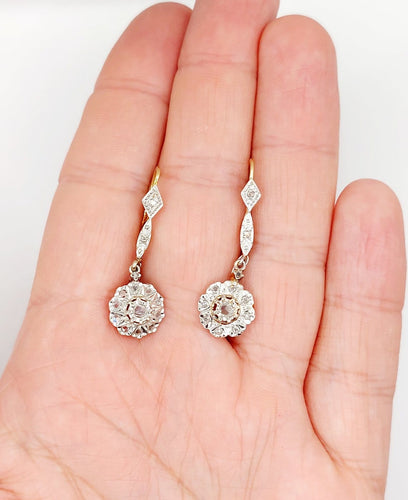 Boucles d'oreilles Dormeuses marguerite anciennes en or 18k, platine et diamants taille rose 58 Facettes A07848