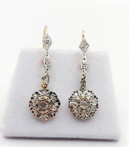 Boucles d'oreilles Dormeuses marguerite anciennes en or 18k, platine et diamants taille rose 58 Facettes A07848