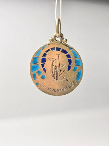 Pendentif Becker - Médaille Art nouveau en or jaune et émail plique-à-jour 58 Facettes Pendentif-07