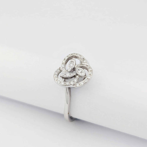Bague 51 Bague en or blanc 18 carats et diamants 58 Facettes 33734