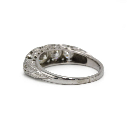 Bague 53 Bague jarretière Art déco en platine 950 et diamants 58 Facettes SA084