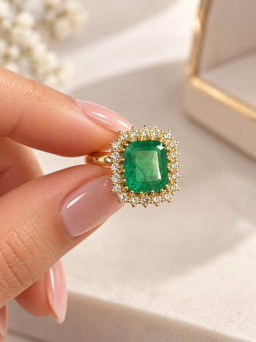 Bague 54 Bague cocktail en or jaune, émeraude colombienne et diamants 58 Facettes 50527