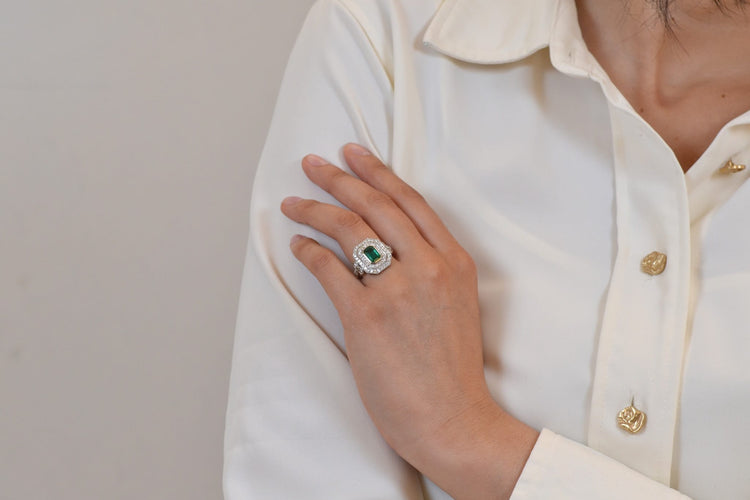 Bague 53 Bague en platine avec émeraude 1,70 ct et diamants 0,80 ct 58 Facettes 26871-26634