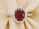 Bague 53 Bague halo en or blanc, diamants et rubis 58 Facettes 1027