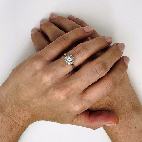 Bague 56 Bague marguerite ancienne en or blanc et jaune 18k, platine, diamants 58 Facettes LMB-387