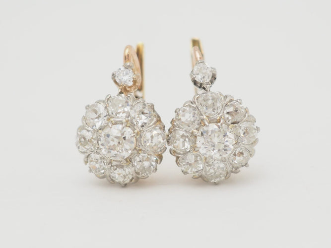 Boucles d'oreilles Boucles d'oreilles dormeuses marguerite en or jaune, platine et diamants 58 Facettes 33836