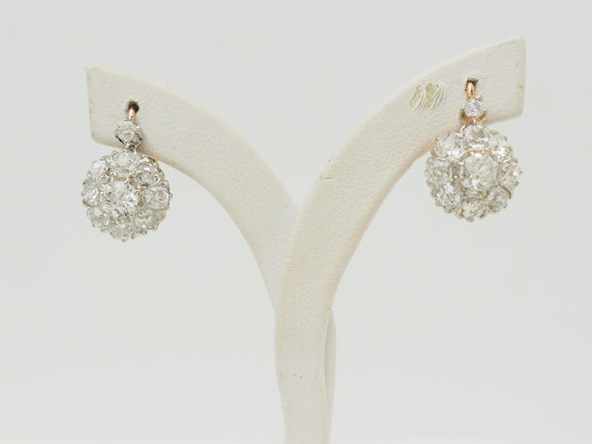 Boucles d'oreilles Boucles d'oreilles dormeuses marguerite en or jaune, platine et diamants 58 Facettes 33836